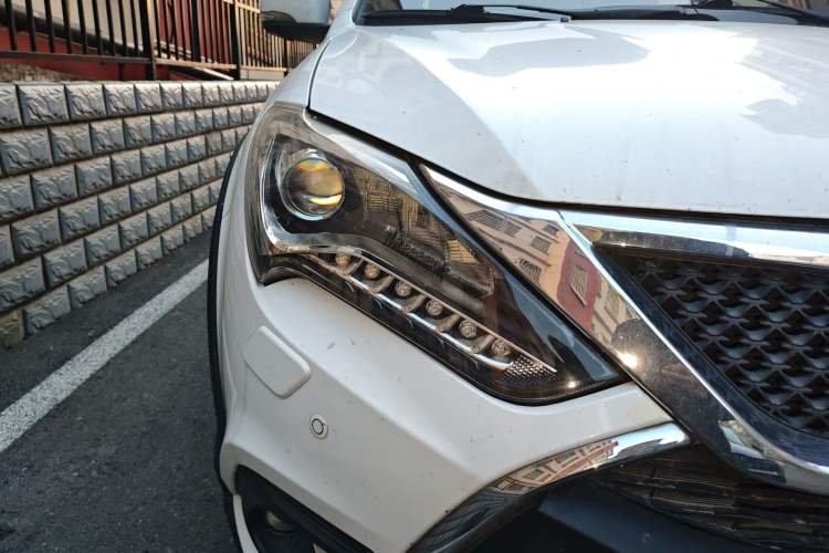 Used BYD Tang New Energy 2015 2.0T Four-Wheel-Drive Flagship Model
