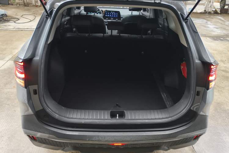 Used Kia Sportage (Chinese Domestic Model) 2023 2.0T Two-Wheel-Drive Prestige Edition
