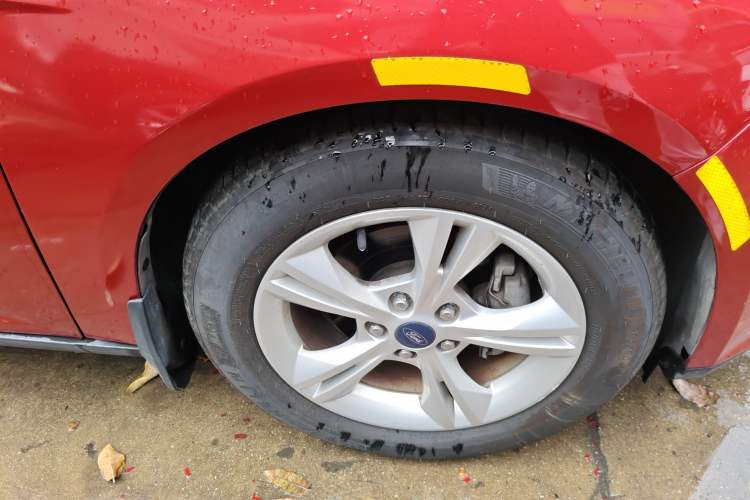 Used Ford Focus 2012 Hatchback 1.6L Automatic Fashion Edition Right Front Wheel Hub