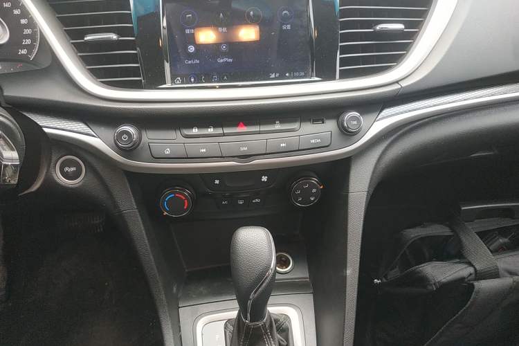 Used Buick GT 2021 Revised Version Flagship 1.5L Automatic Elite Edition Audio And AC Panel