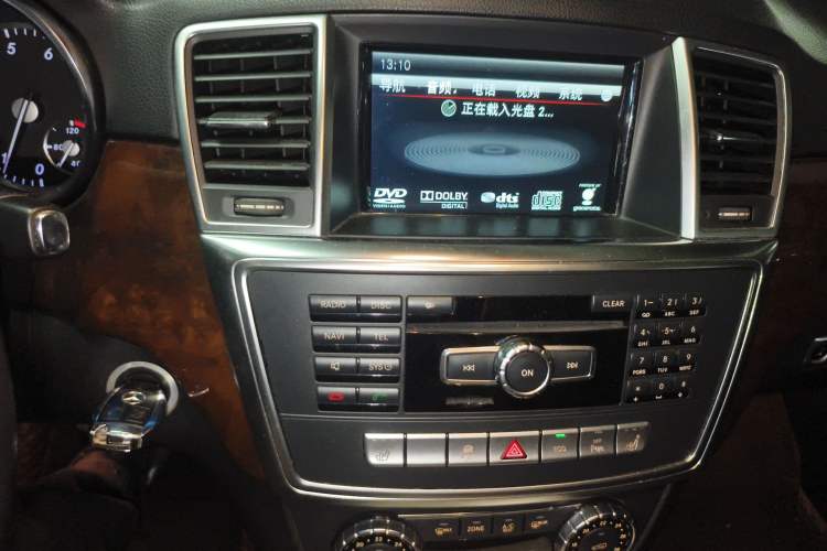 Used Mercedes-Benz M-Class 2014 ML 400 4MATIC Luxury Model Audio And AC Panel