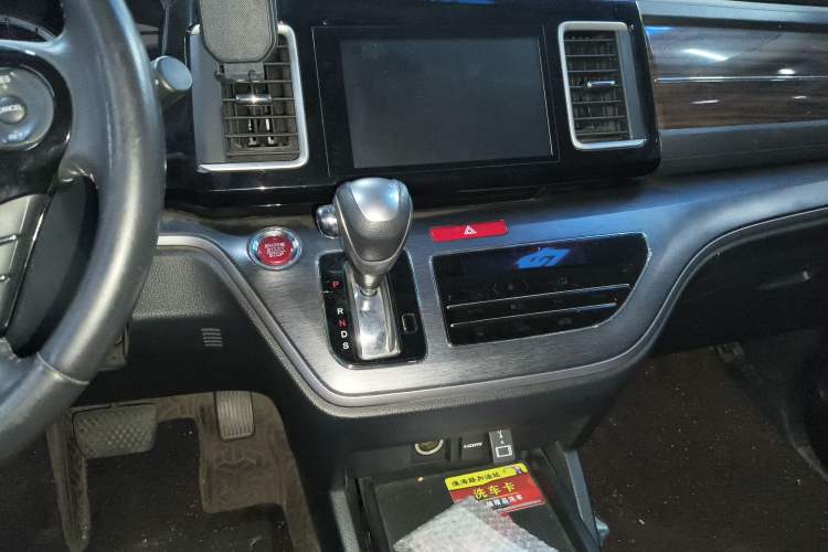 Used Honda Elysion 2016 2.4L Luxury Edition
