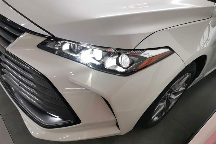 Used Toyota Avalon 2019 Dual-Engine 2.5L Luxury Edition China VI Standard
