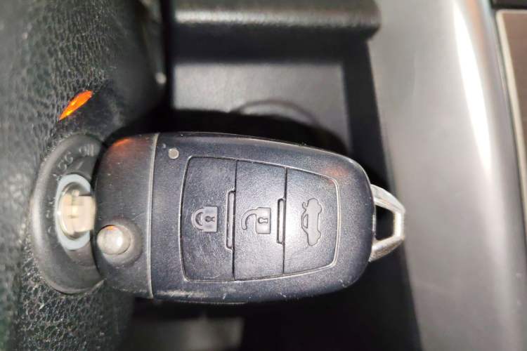 Used Bestune X80 2013 2.0L automatic comfort version
