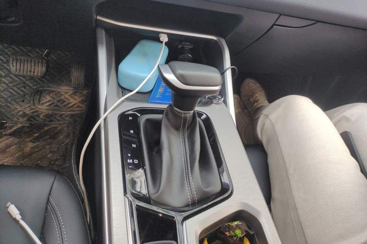 Used Geely Auto Emgrand 2025 4th Generation 1.5L CVT Longteng Edition Gear Lever