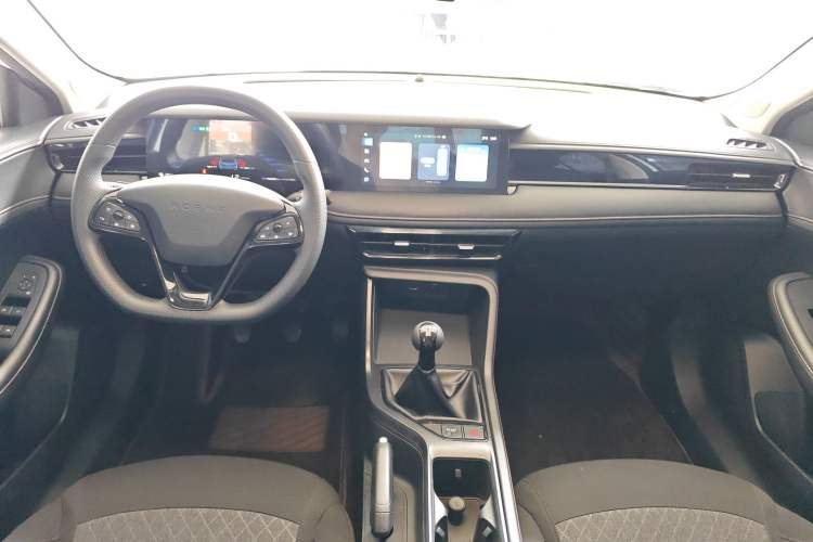 Used Roewe i5 2023 1.5L Manual Comfort Edition