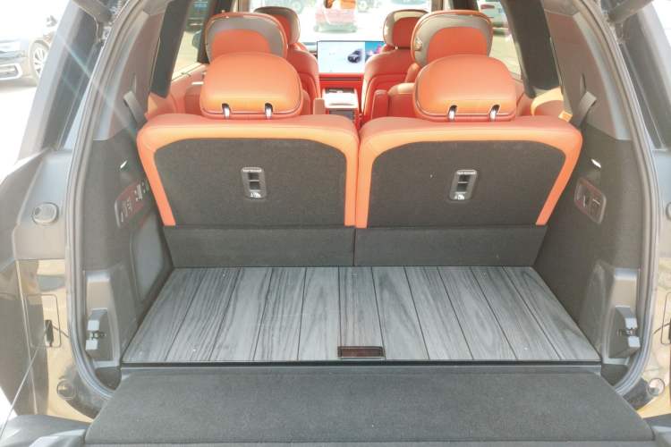 Used Lynk & Co 900 2025 1.5T Ultra
