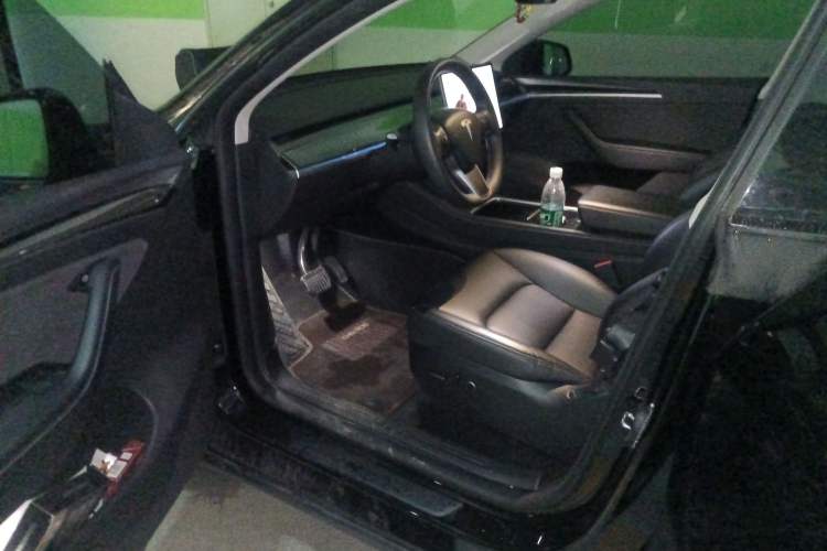 Used Tesla Model Y 2023 Long-Range All-Wheel-Drive Version
