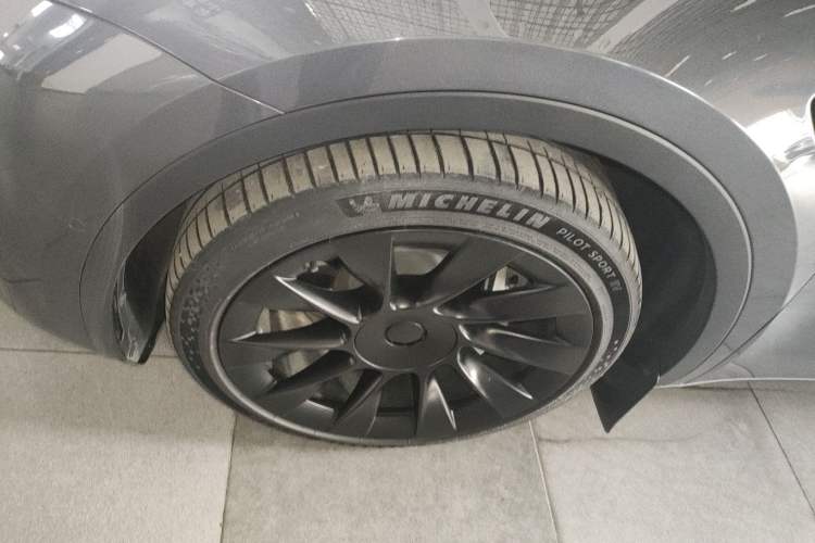 Used Tesla Model Y 2021 Long-Range All-Wheel-Drive Version