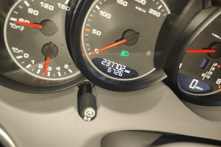 Used Porsche Cayenne 2011 Cayenne 3.0T Odometer Close Up