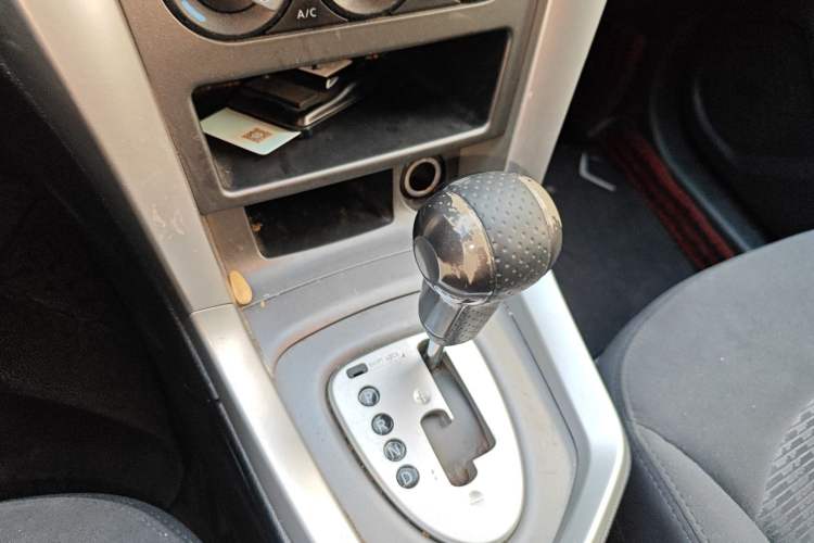 Used Venucia T70 2015 2.0L CVT Smart Choice Edition Gear Lever