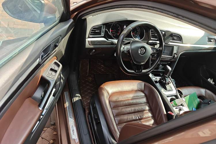 Used Volkswagen Lamando 2015 280TSI DSG Luxury Edition