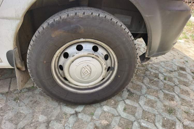 Used SAIC MAXUS Xintu V80 2019 2.5T Classic Model 6-Speed Manual Aotong Long Wheelbase Mid-Height 7-Seater