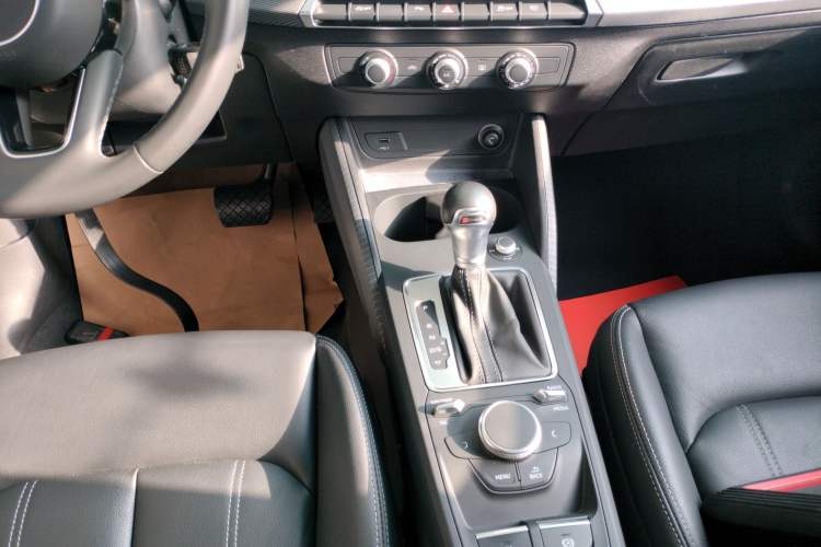 Used Audi Q2L 2022 35 TFSI Advanced Style Edition Gear Lever