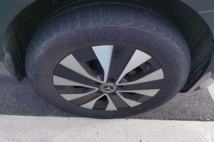 Used Mercedes-Benz Vito 2023 2.0T Business Version 7 Seats Right Front Wheel Hub