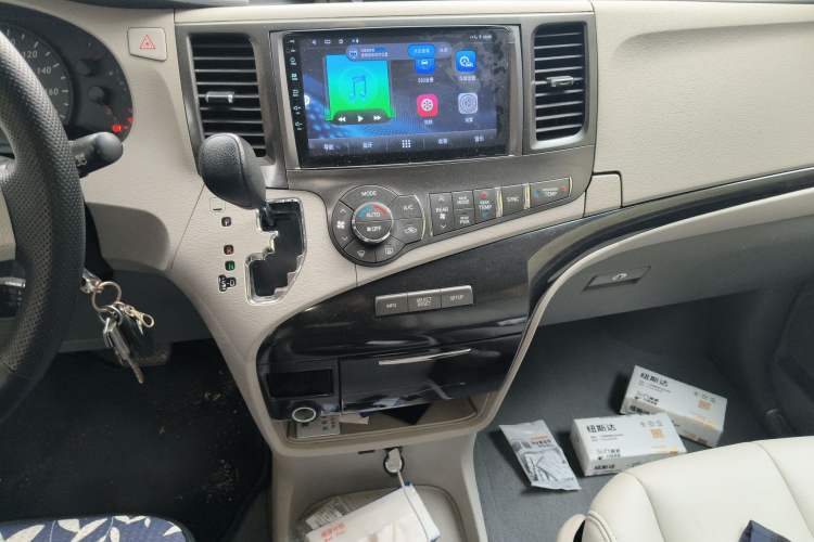 Used Toyota SIENNA  Audio And AC Panel