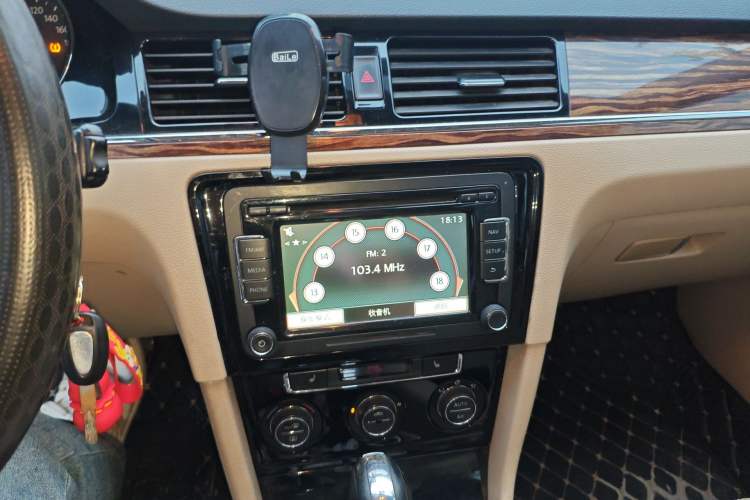 Used Volkswagen Bora 2013 1.6L Automatic Luxury Model Audio And AC Panel