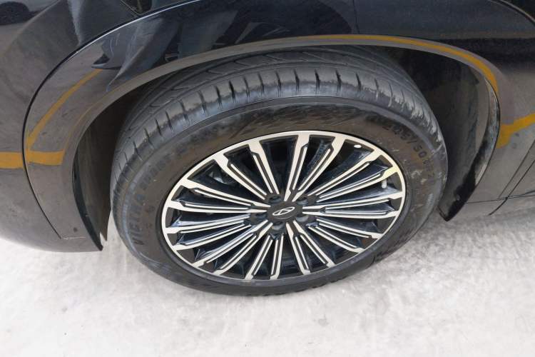 Used Chery Tiggo 9 2025 2.0T Dual-Clutch Two-Wheel Drive Luxury Edition 5 Seats Left Front Wheel Hub