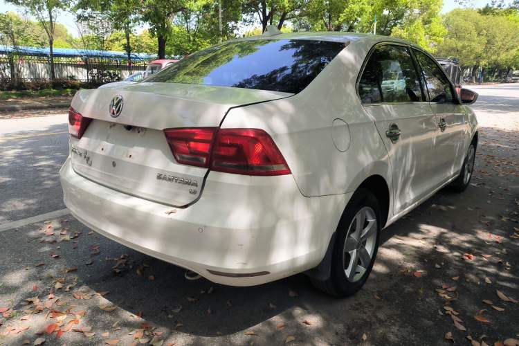Used Volkswagen Santana 2015 1.6L Manual Comfort Edition Rear Right 45 Deg