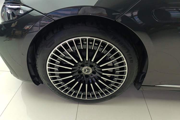 Used Mercedes-Benz EQS 2022 Updated 580 4MATIC Left Front Wheel Hub