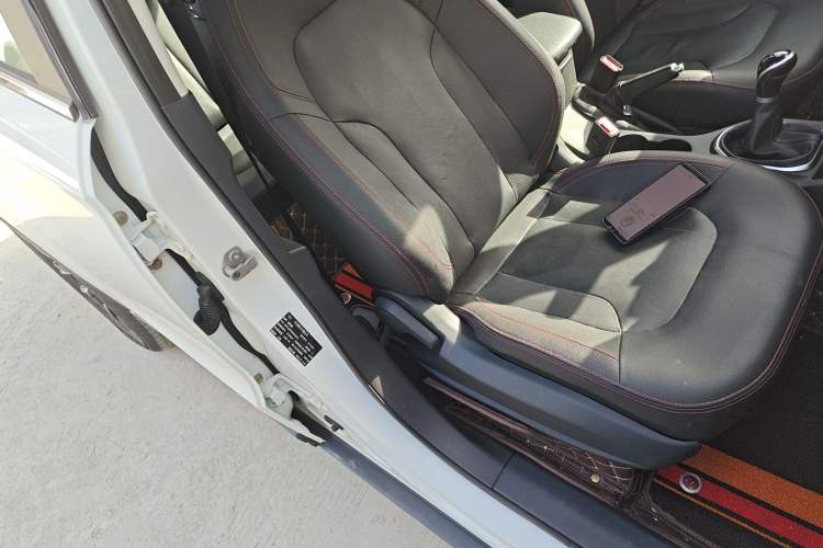 Used FAW Senya R7 2016 1.6L Manual Smart Version
