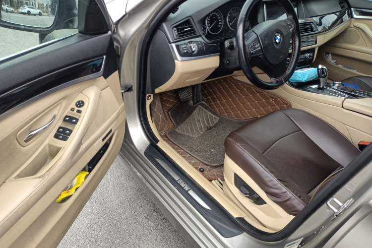 Used BMW 5 Series 2011 523Li Leading Model
