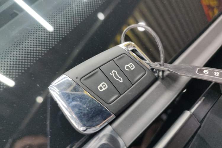 Used Volkswagen Magotan 2023 2 Million Units Commemorative Edition 330TSI DSG Luxury Version
