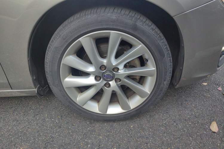 Used Volvo S60 2015 S60L 2.0T Zhiyuan Edition
