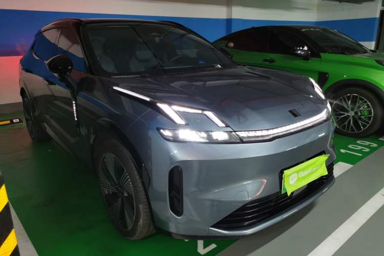 Used Lynk & Co 08 EM-P 2025 245km Ultra-Long Range Halo Front Right 45 Deg