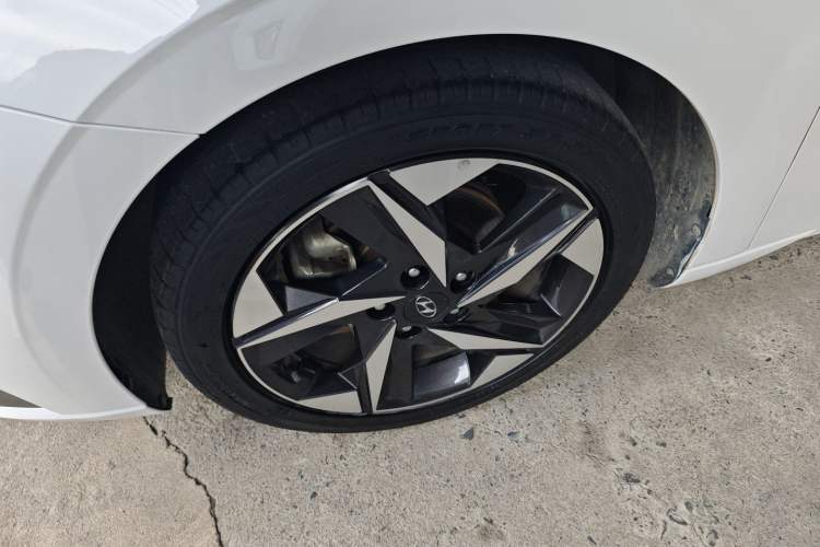 Used Hyundai Elantra 2021 1.5L CVT LUX Prestige Edition Exterior 2