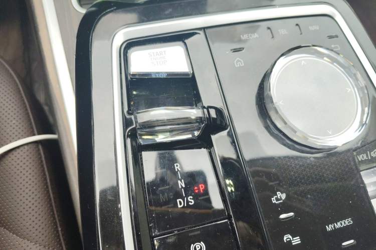 Used BMW 7 Series 2023 735Li Luxury Package Gear Lever