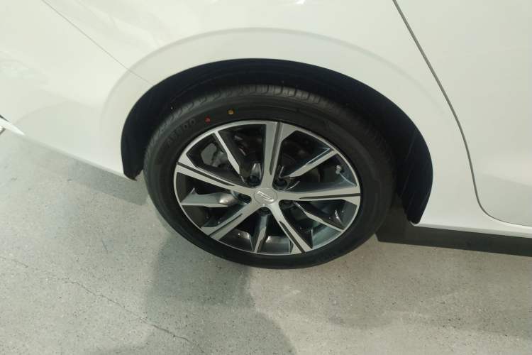 Used Geely Auto Emgrand 2023 4th Generation Champion Edition 1.5L CVT Luxury Model Right Rear Wheel Hub