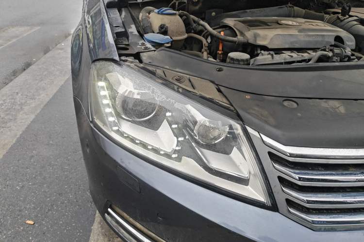 Used Volkswagen Magotan 2012 1.8TSI Prestige Model Right Front Headlight