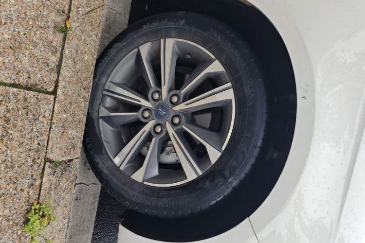 Used Ford Escort 2021 1.5L Automatic Diamond Edition Right Front Wheel Hub