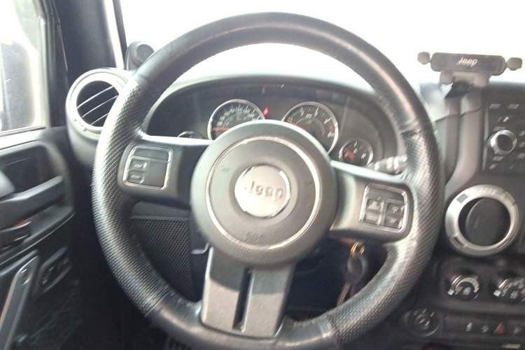 Used Jeep Wrangler 2014 2.8TD Sahara Four-Door Edition
