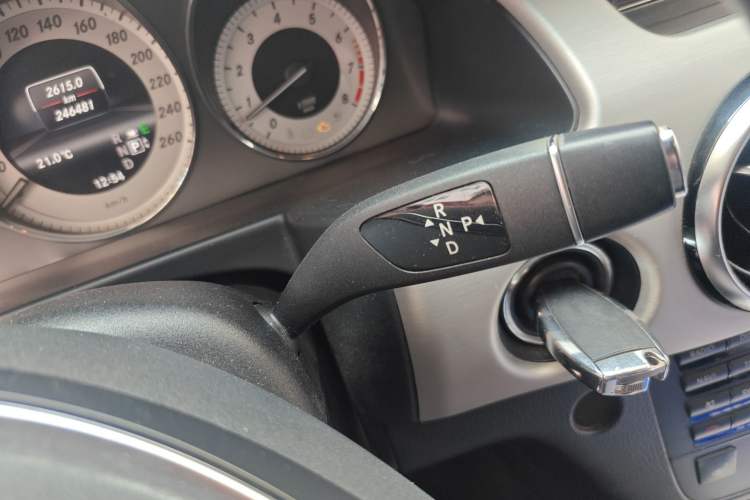 Used Mercedes-Benz GLK-Class 2013 GLK 300 4MATIC Dynamic Edition Gear Lever