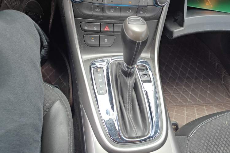 Used Chevrolet Malibu 2014 1.6T Automatic Comfort Edition Gear Lever
