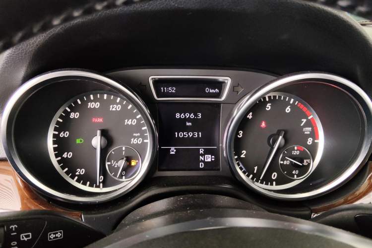 Used Mercedes-Benz M-Class 2015 ML 400 4MATIC Luxury Model Instrument Cluster