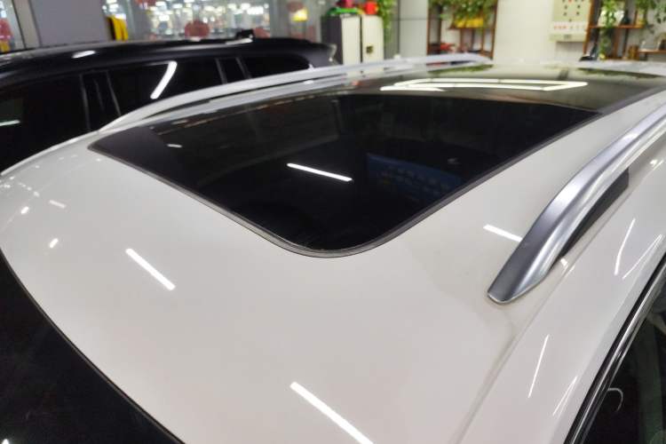 Used Volkswagen Tiguan L 2024 Outstanding Model 330TSI Automatic Two-Wheel Drive R-Line Dragon Glory Edition Roof