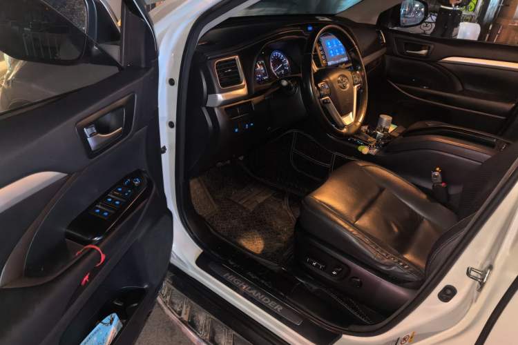 Used Toyota Highlander 2018 2.0T Four-Wheel Drive Luxury Edition 7 Seats China V Emission Standard