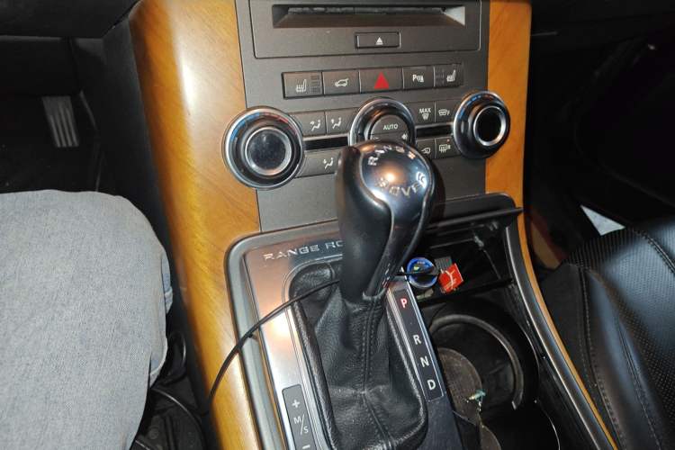 Used Land Rover Range Sport 2012 5.0 NA V8 HSE Gear Lever