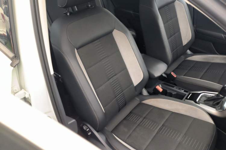 Used Volkswagen T-ROC 2021 280TSI DSG Two-Wheel Drive Elite Connect Edition