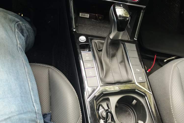 Used Volkswagen Passat 2025 Outstanding Model 380TSI Starry Dragon Glorious Edition
