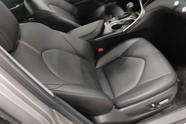 Used Toyota Camry 2021 2.0G Luxury Edition
