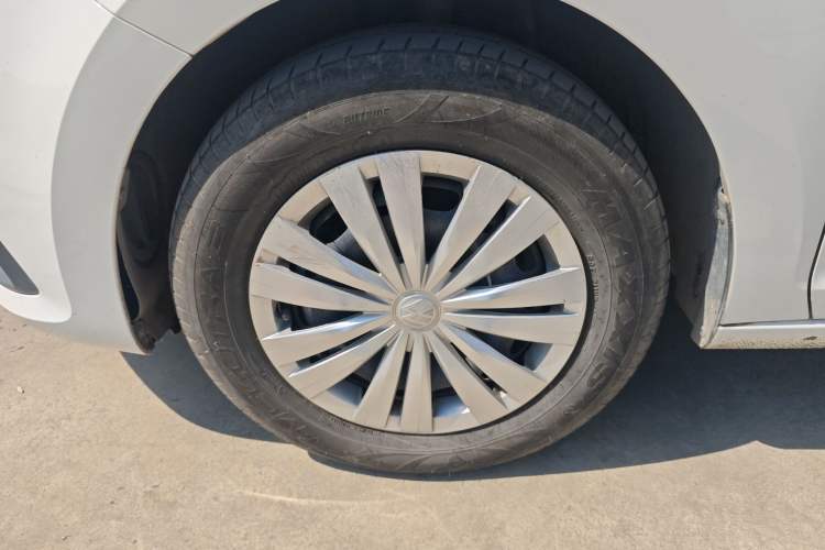 Used Volkswagen Santana 2019 1.5L Manual Fashion Edition China VI Standard Left Front Wheel Hub