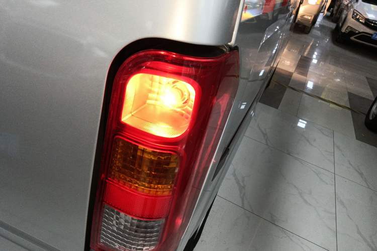 Used Wuling Zhiguang 2023 1.5L Utility Version with Enclosed Windows 2 Seats