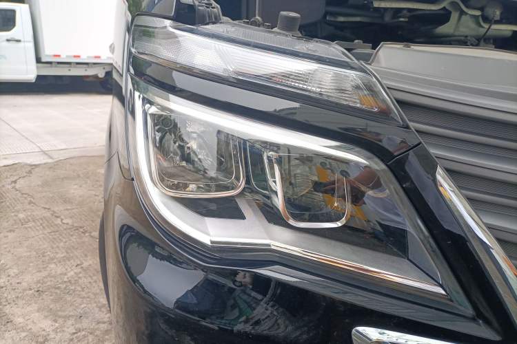 Used FORTHING Lingzhi 2023 M5 1.6L Utility Model 7 Seats
