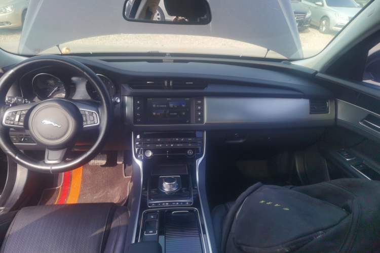 Used Jaguar XF 2016 XF 2.0T Two-Wheel-Drive Luxury Edition
