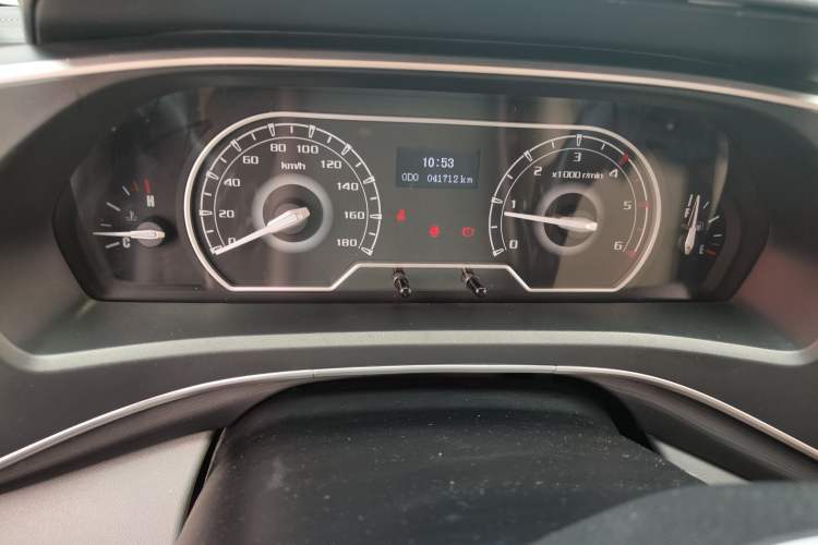 Used SAIC MAXUS Xintu V80 2024 Aotong Value Edition 6MT Short Wheelbase Ultra-Low Roof 127 Ps 7/8/9-Seater Instrument Cluster