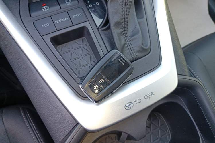 Used Toyota Wildlander 2023 2.0L CVT Two-Wheel Drive Luxury PLUS Edition Vehicle Key